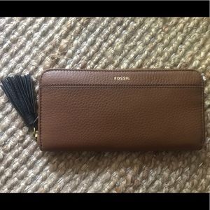 Fossil NWT Brown Leather Clutch Wallet
